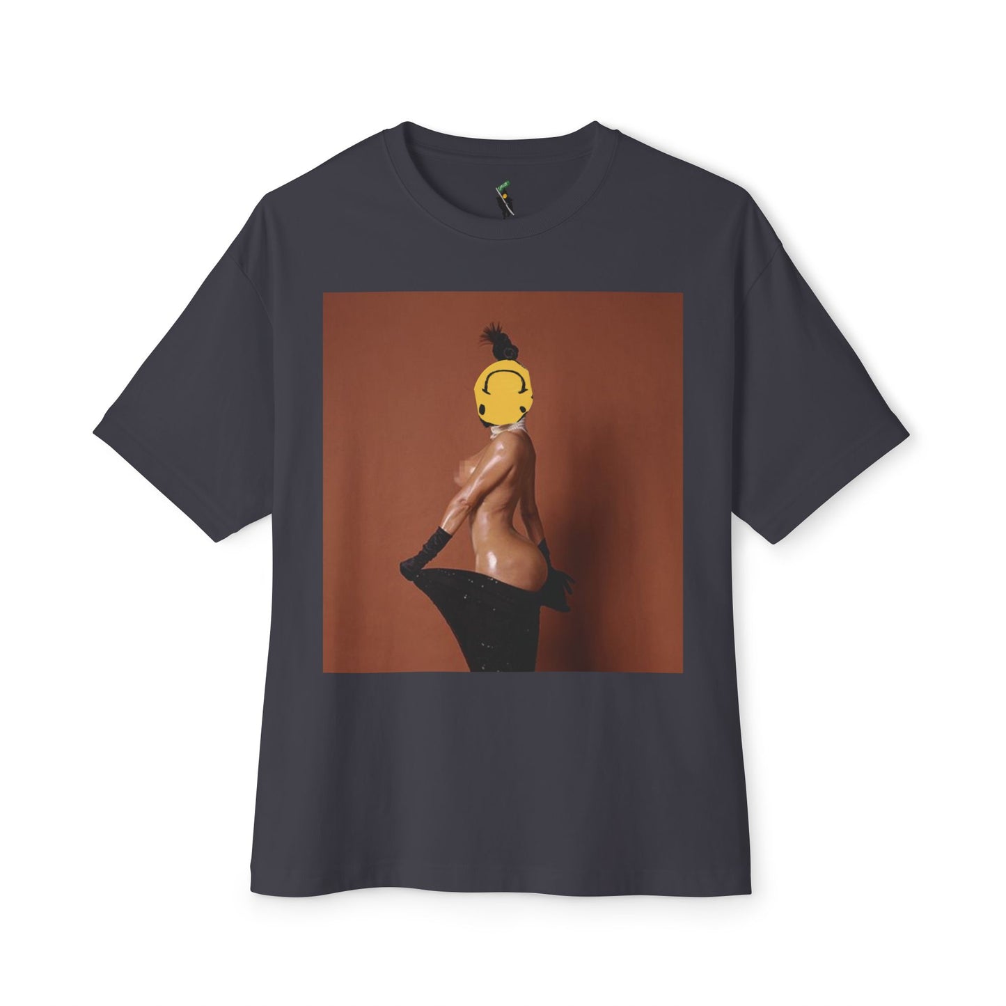 "SHE SMILES" TEE